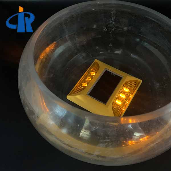 <h3>China Ce Approved Solar Road Stud / LED Flashing Road Marker </h3>
